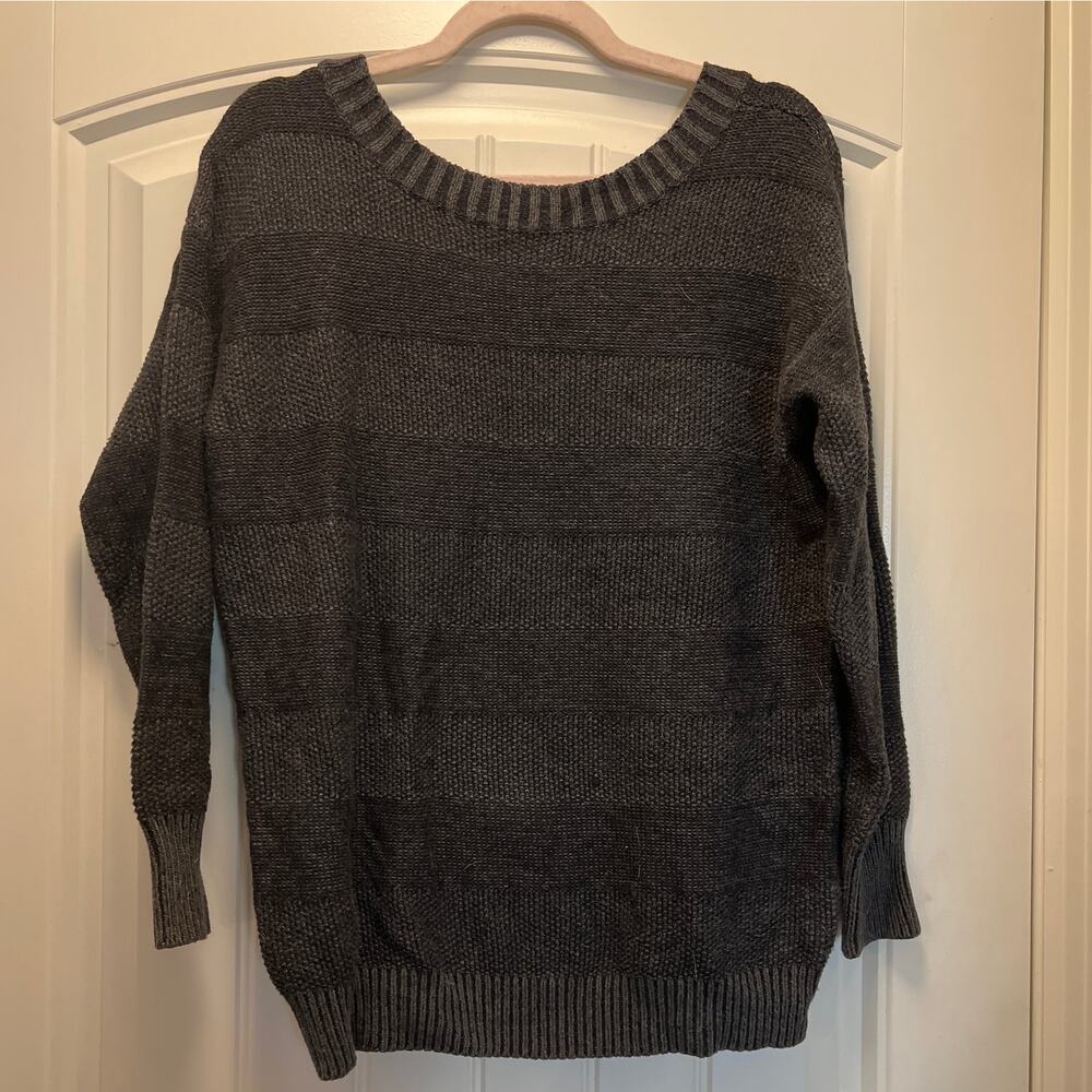 BCBGeneration Women's Striped Crew Neck Front V-Back‎ Pullover Sweater Sz S Gray